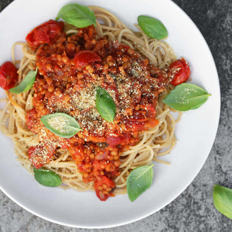  Linsebolognese med vegansk parmesan