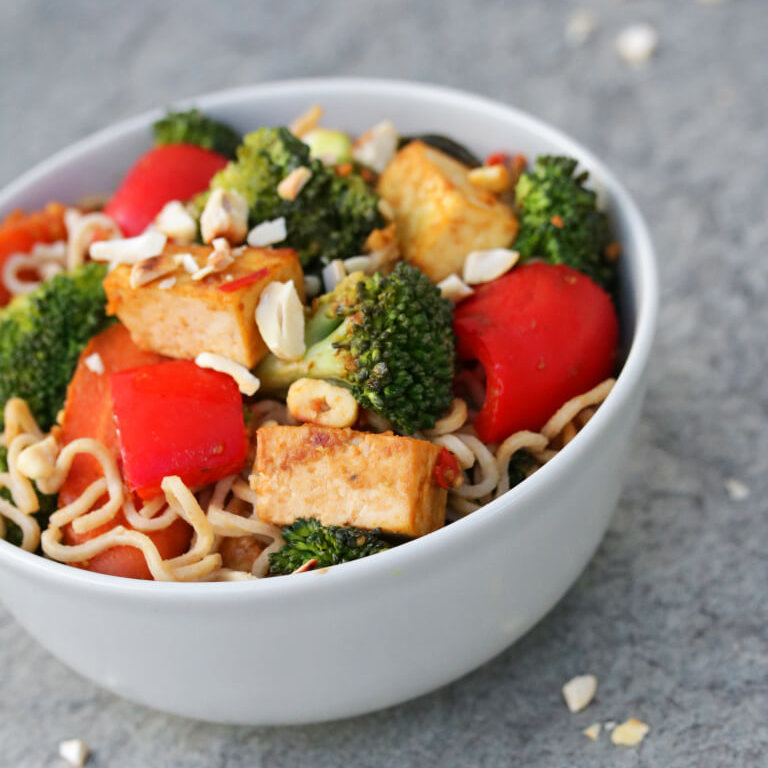  Wok med tofu og peanøttsaus