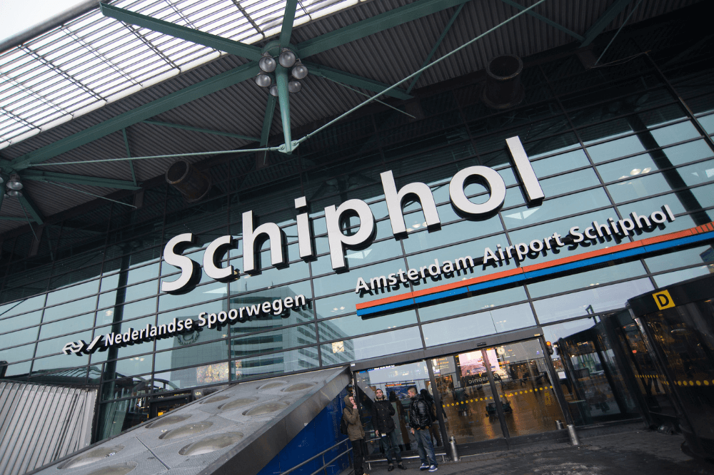 Skilt utenfor Schiphol Flyplass i Amsterdam.