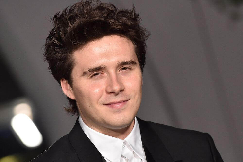  Brooklyn Beckham deler oppskrift på mandelmelk med sine 16 millioner Instagramfølgere