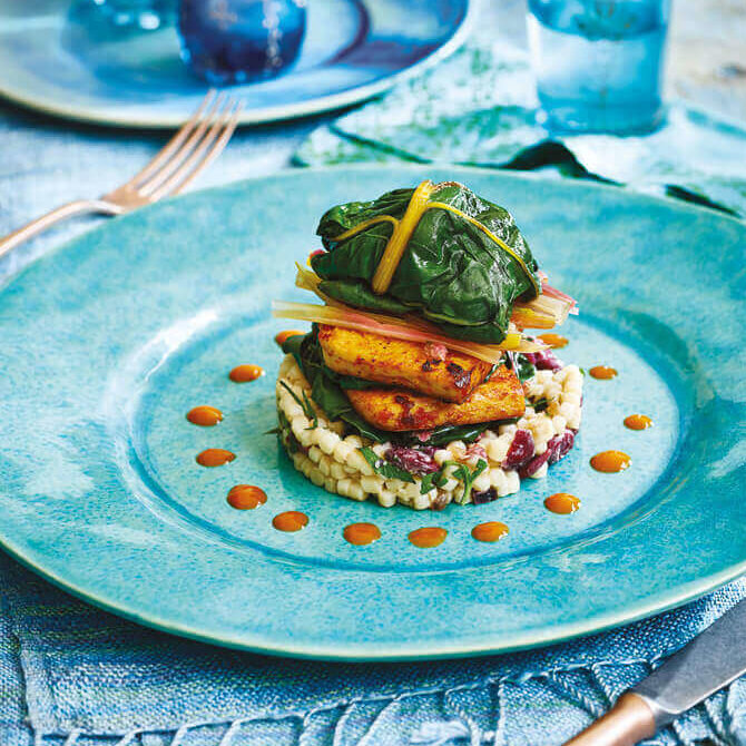  Ovnsbakt harissa-tofu med mangold og couscous