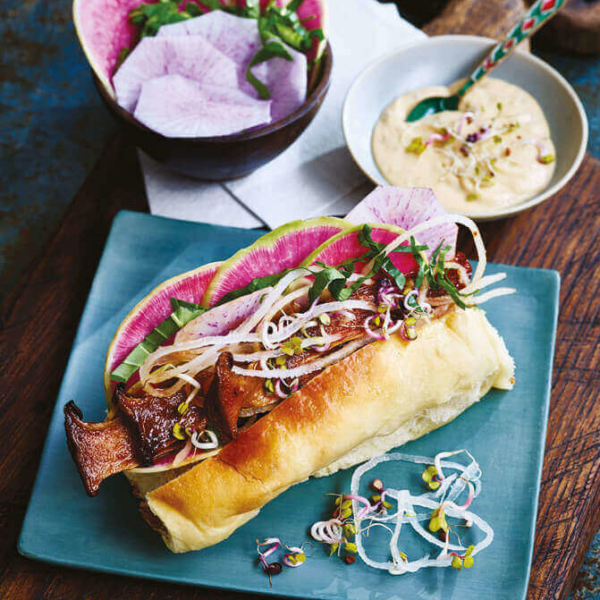 Banh mi, en vietnamesisk kort baguett med sopp-bacon og friskt fyll.