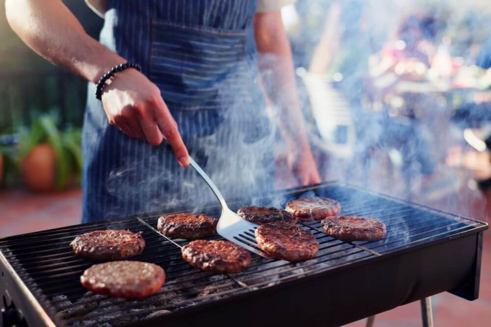 Stadig flere nordmenn legger vegetarburgere på grillen, viser nye tall