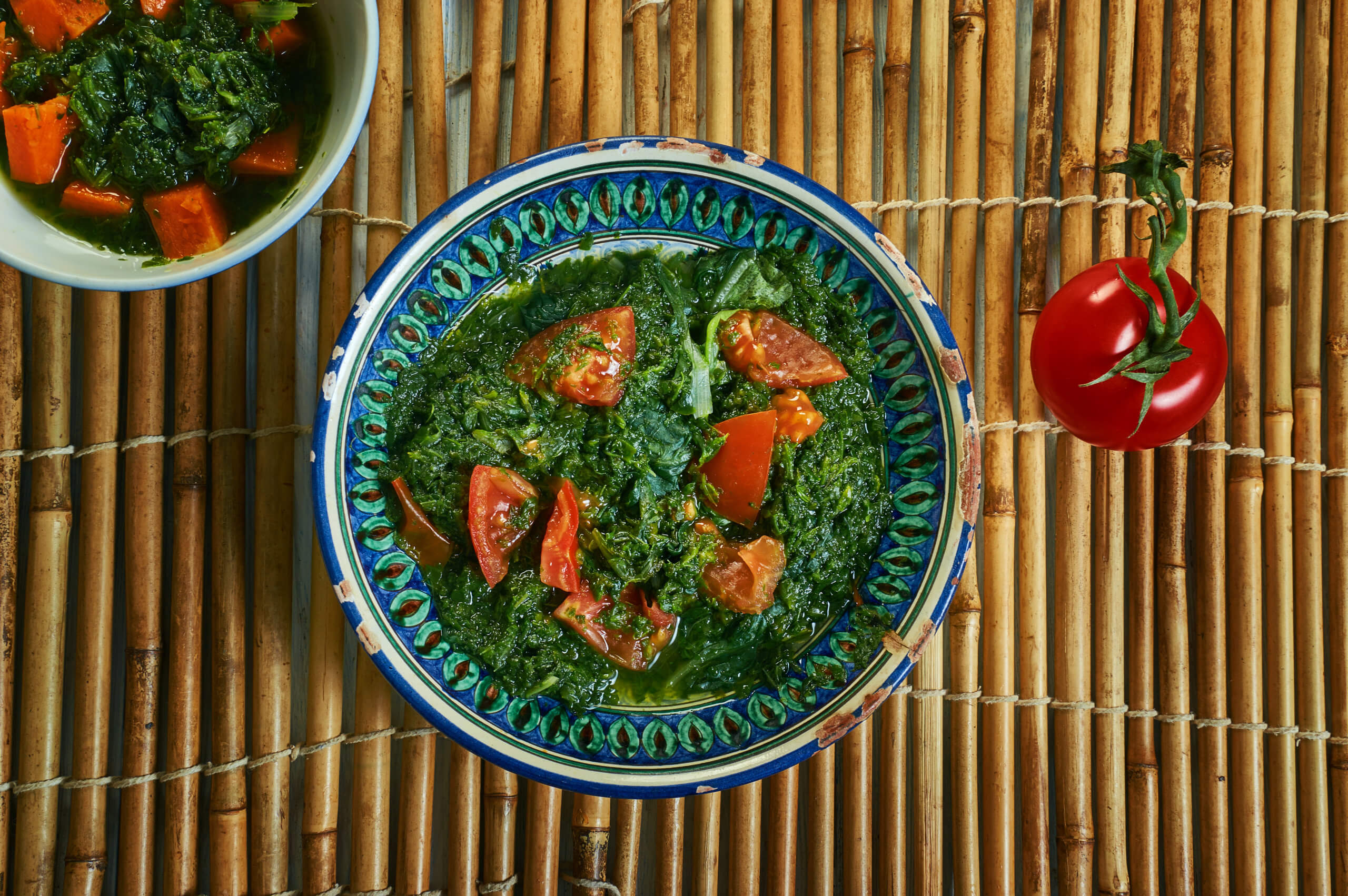 Sukuma Wiki, en afrikansk rett laget av braisert grønnkål og tomater