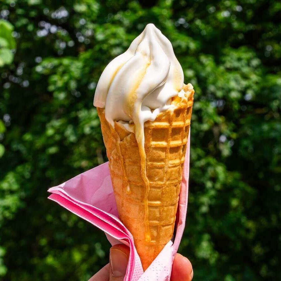 hjemmelaget, vegansk softis i kjeks.