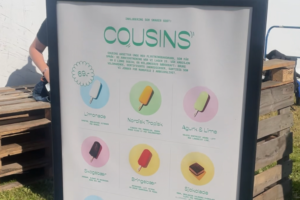 Skilt med forskjellige istyper fra Cousins.