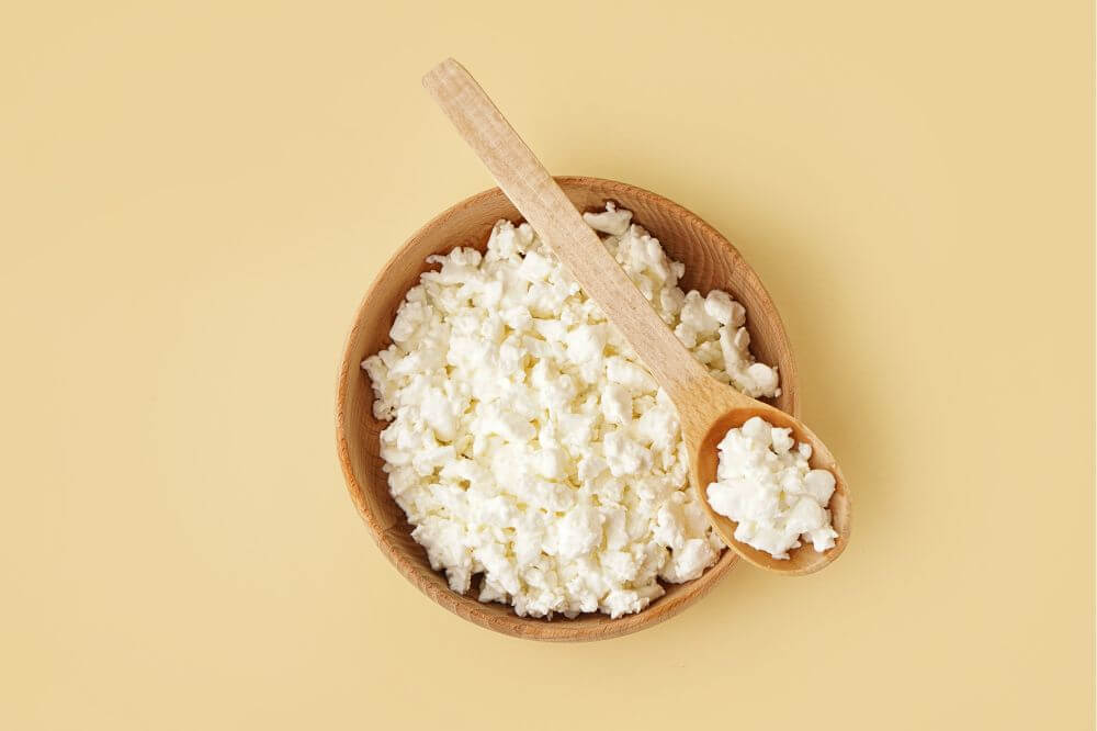 En håndfull ingredienser er alt som skal til for å lage plantebasert cottage cheese
