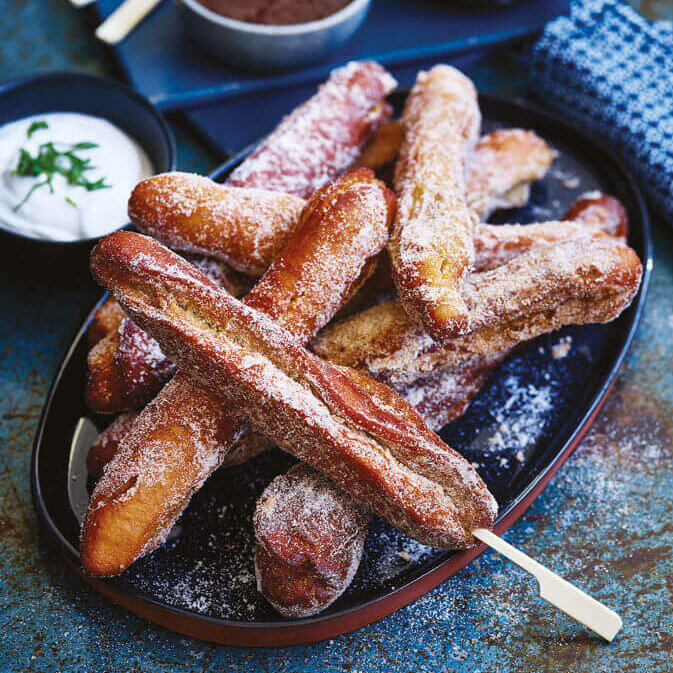  Fritert femkrydder-doughnut med kokos- og pastinakkrem